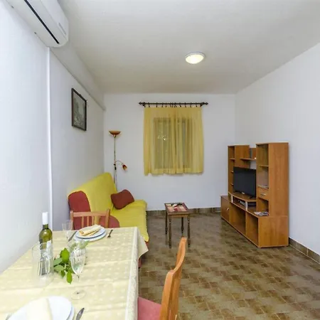 Apartment Silvana Supetar
