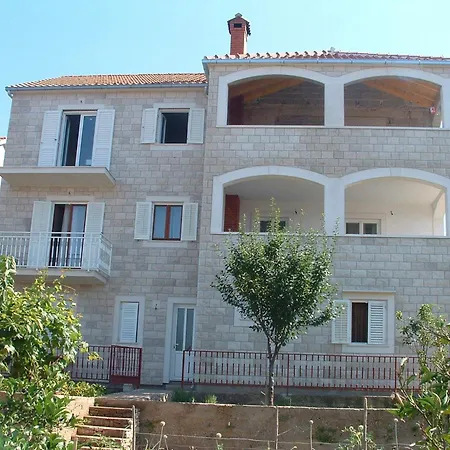 Apartment Silvana Supetar